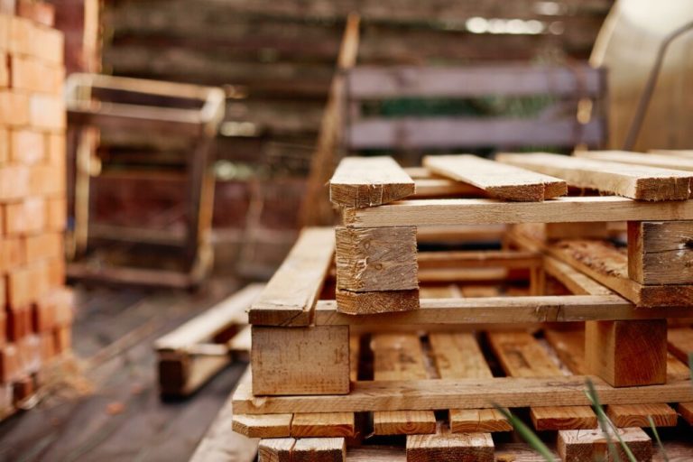Comment utiliser les palettes en bois dans la construction